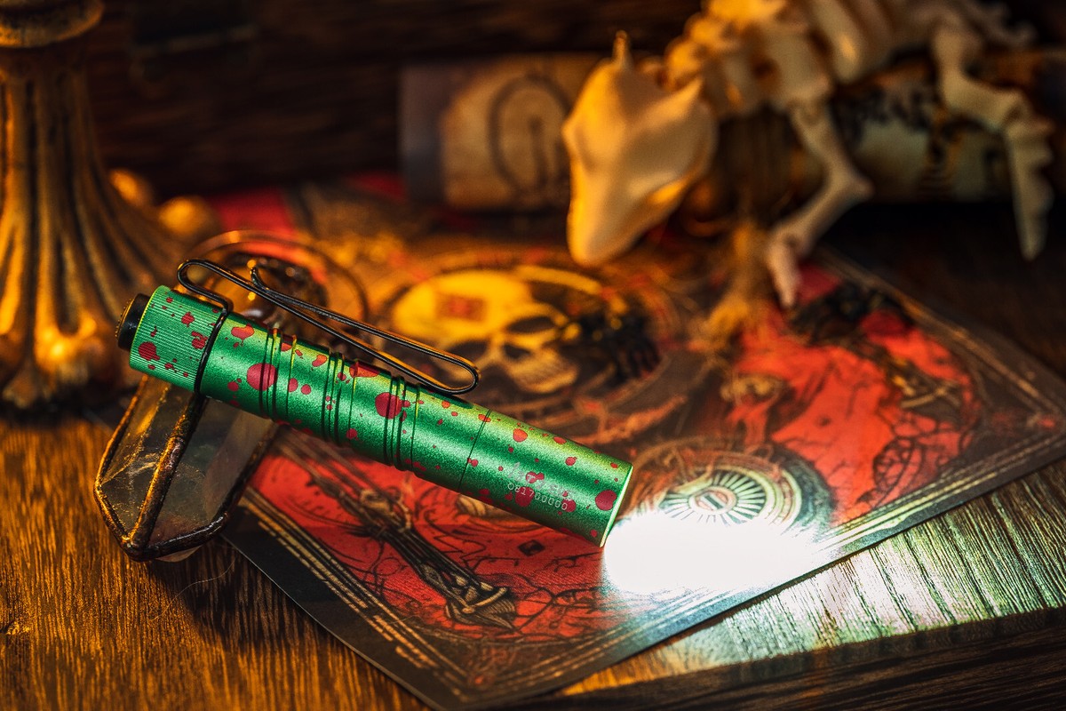 Olight I3T 2 EOS Zombie Green Dual-Output Tail Switch EDC