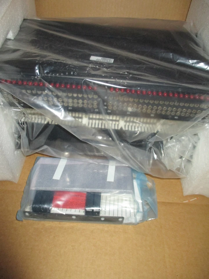 ADC telecommunications DSX-1C/3 CROSS CONNECT PANEL 800VDSX1C/3 AA15 - Image 4 of 4