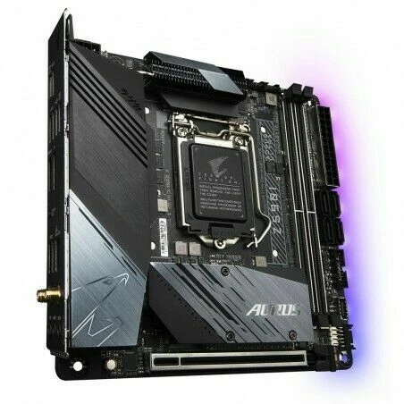 Schede madri GIGABYTE con fattore di forma mini-ITX per prodotti informatici