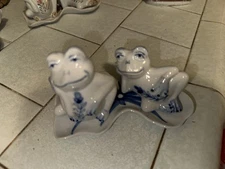 Cute Mini Salt & Pepper Shaker Set Frog Hand Painted