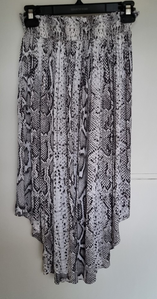 COUNTRY ROAD Sz 6 Snakeskin Print Silky Satin Pleated Midi Skirt Asymmetrical