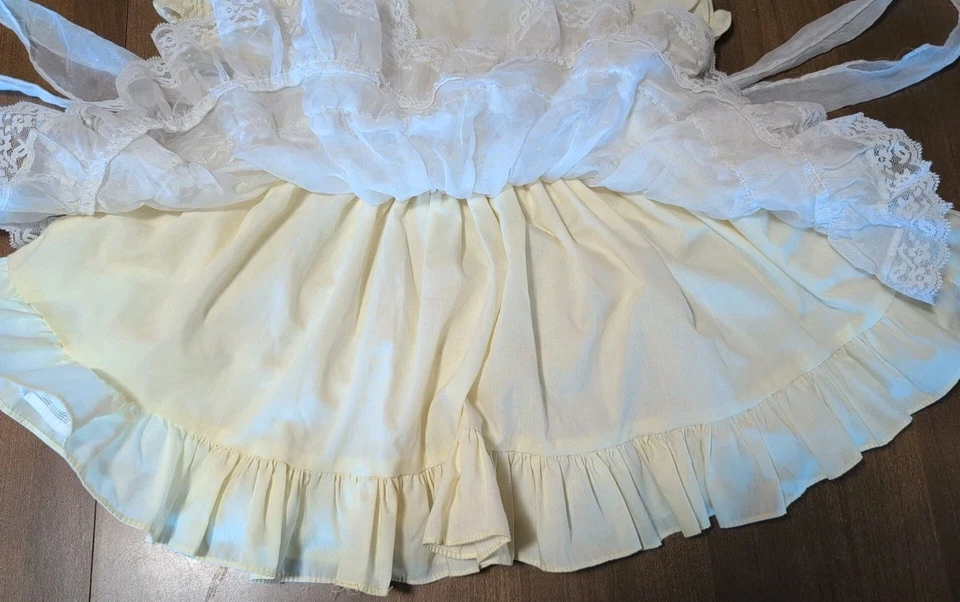 Vestido de desfile vintage amarillo y encaje para niños pequeños - 3-4t(?)- Edad de Oro  Foto 4 de 4