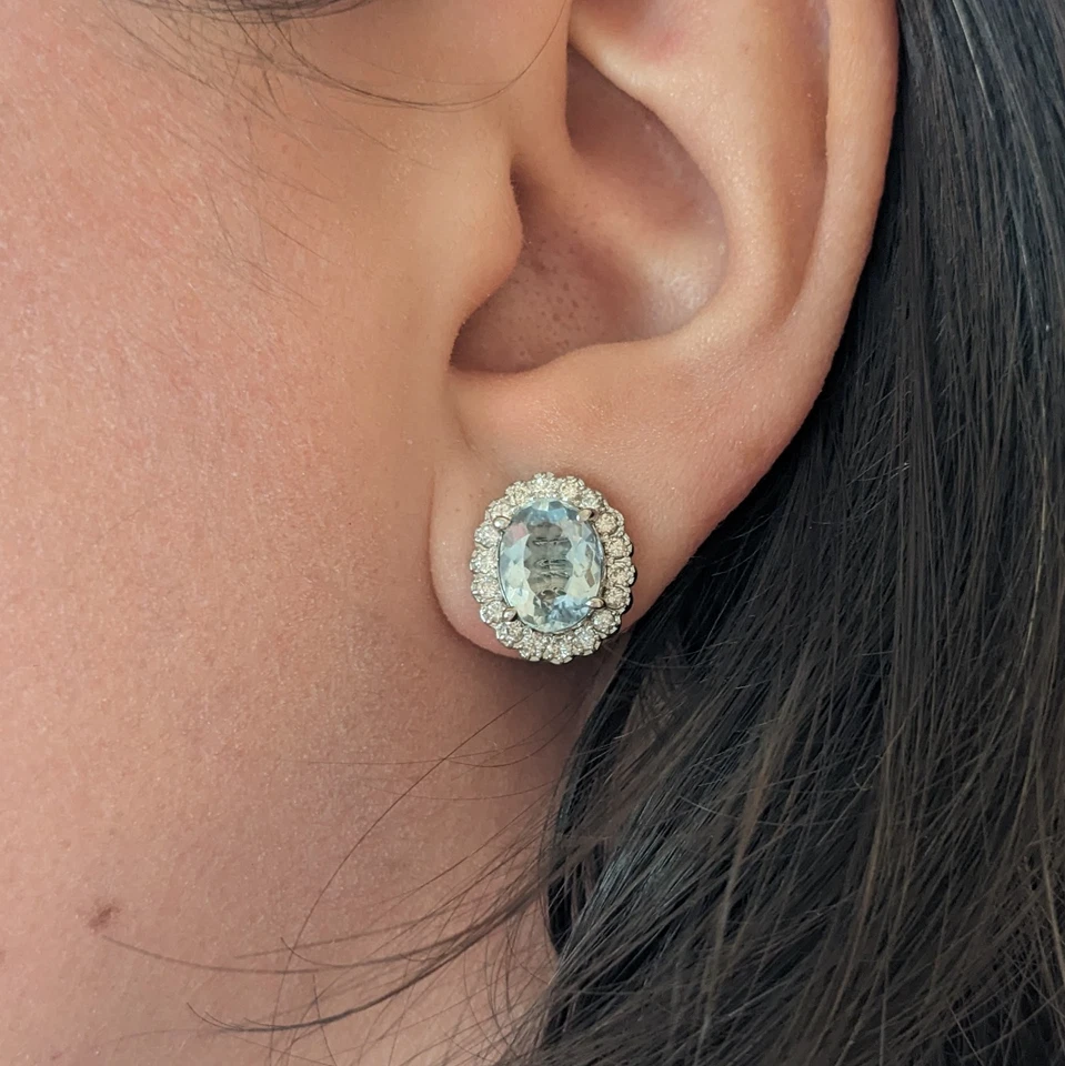 Aretes con halo ovalado de diamantes y aguamarina en oro blanco de 18 k - HM2284SS