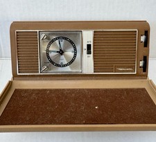 VTG Realistic Model 12-604 RadioShack Solid State Travel Alarm Clock AM Radio