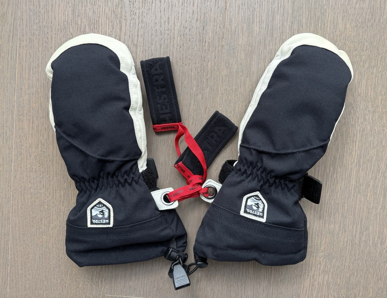 Hestra Army Leather Heli Ski Mittens Women's 6 Off White | Gore Tex Snow Gloves
Opens in a new windo