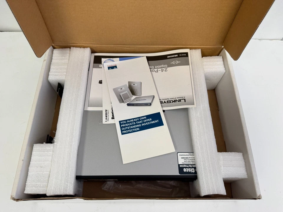 Conmutador compacto Cisco SR2024C de 24 puertos 10/100/1000 Gigabit nuevo/caja abierta Foto 2 de 4