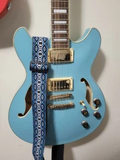 Bulldog - Blue & White Guitar Strap - Rubber Strap Locks, Picks