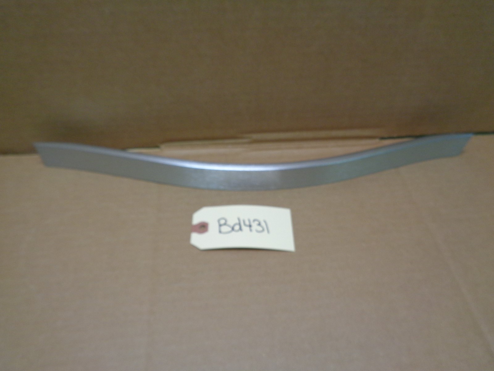 Whirlpool 24 Inch Wall Oven Replacement Door Handle W10684319 BD431-image