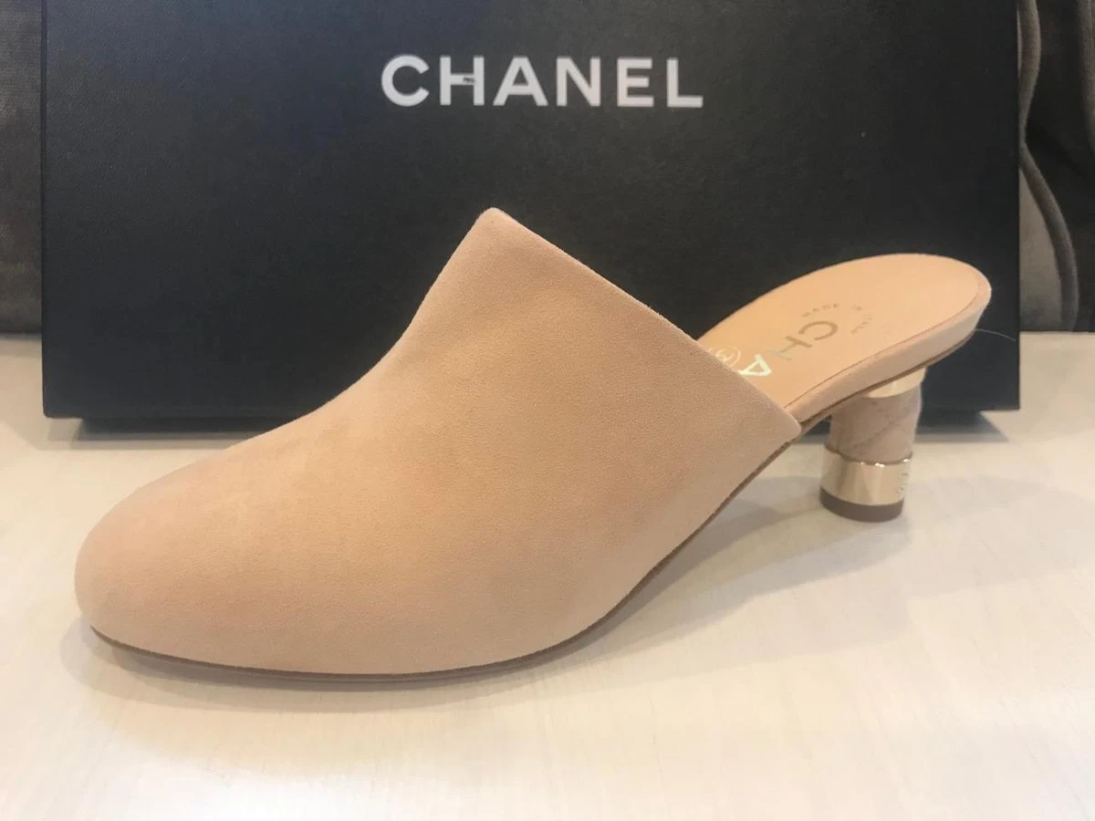 CHANEL 18P Suede Quilted Heel Mules Sandals Slides Shoes Beige