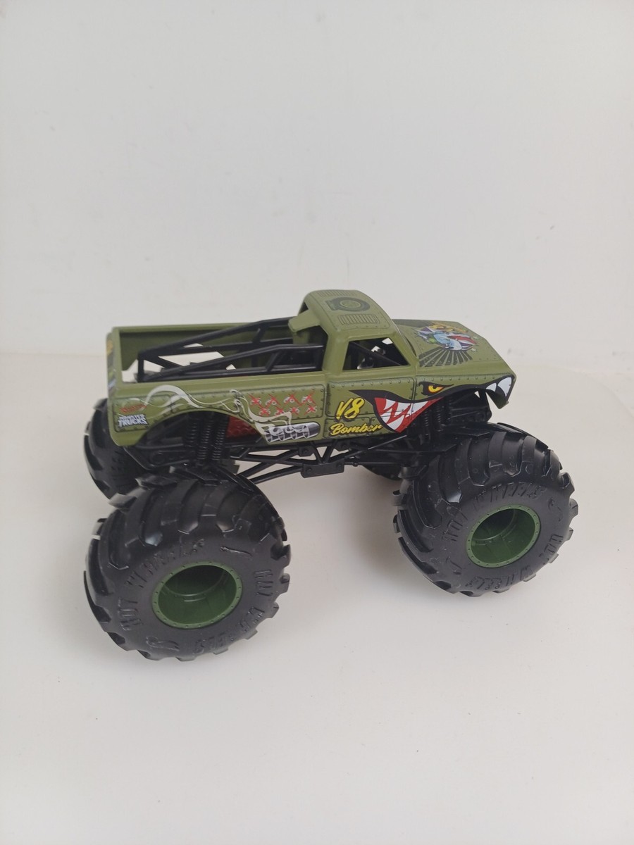 Hot Wheels Monster Truck V8 Bomber 1:24 Oversized Die Cast Metal