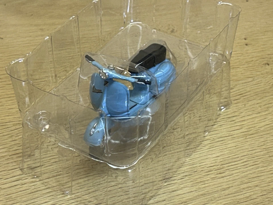 1997 Xonex Die Cast Limited Edition Blue Vespa Scooter Moped 6th in the Series - Image 3 of 4