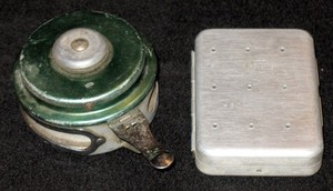 VINTAGE SHAKESPEARE AUTOMATIC No.1821 FLY FISHING REEL & PERRINE FLY HOLDER USED