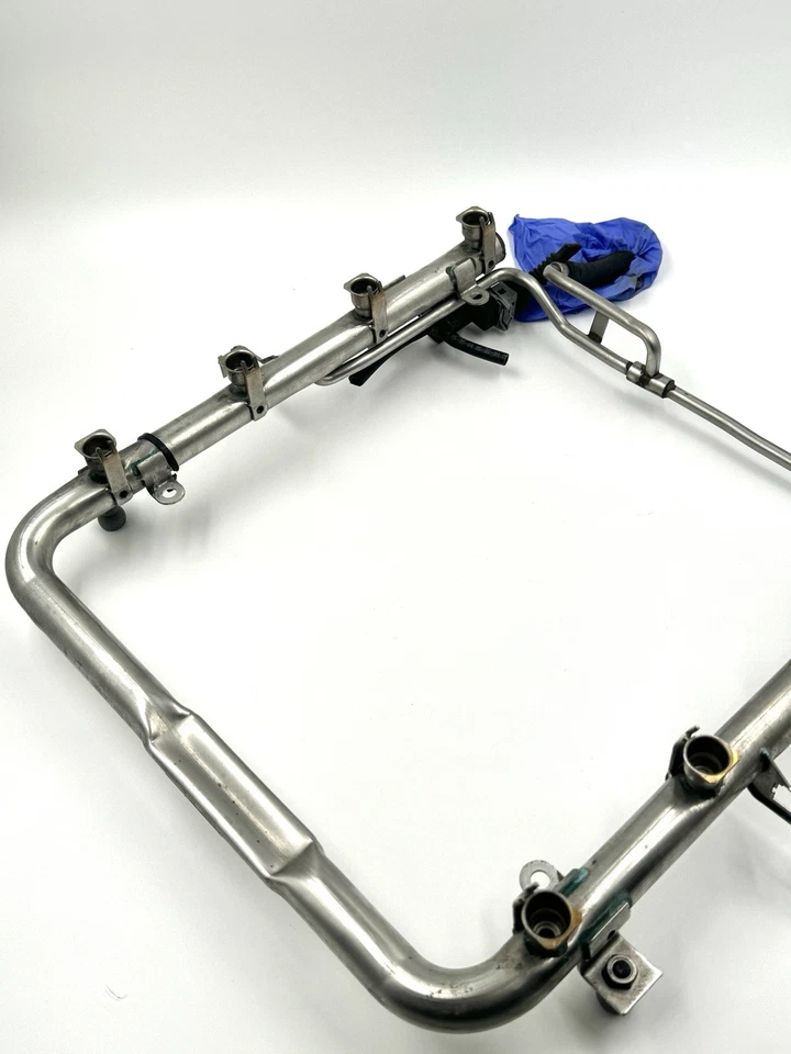 VW TOUAREG 2004-2007 4,2 L RIEL DE COMBUSTIBLE 077133681 AB VIN PROBADO Foto 2 de 4