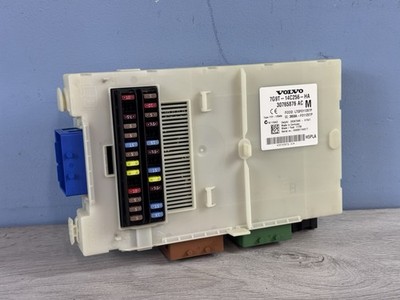   VOLVO S80/V70 XC70 XC60/FUSE BOX/ ELECTRONIC MODULE CEM 30765876 AC/2.4D/2008