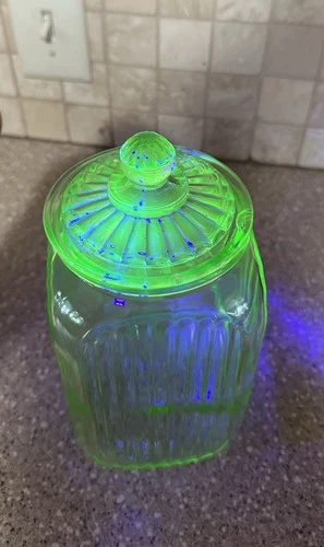 Depression Hocking 1930’s Uranium Vaseline Glass Large Canister With Lid 8½"