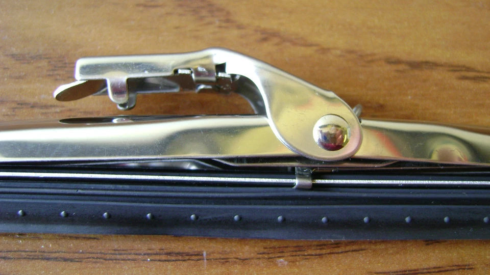 Par de escobillas limpiaparabrisas con soporte de acero inoxidable pulido *En stock* Foto 2 de 4