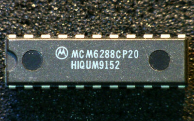 2 Stück SRAM Motorola MCM6288CP20 RAM#164