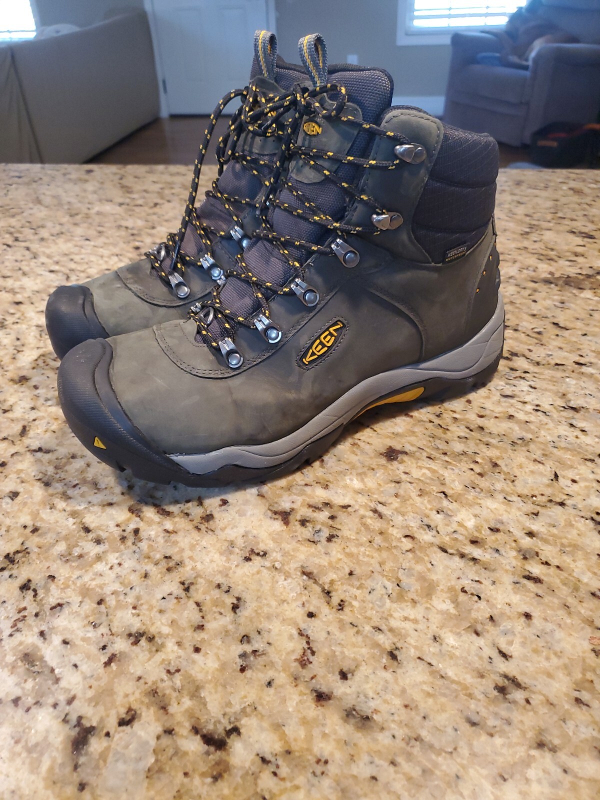 Scarpe invernali impermeabili da uomo KEEN Revel III taglia 11 1013305 magnete tawny oliva