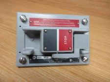 Allen Bradley 800H-1HJ7 Station 800H-1HZX7 800H-NP14 Cover Only