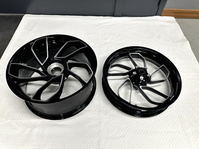DUCATI　Diavel　 ピレリタイヤ付きリアホイール Pair Of Wheels Ducati Diavel 1260 Pack Sport CD 97980901AA