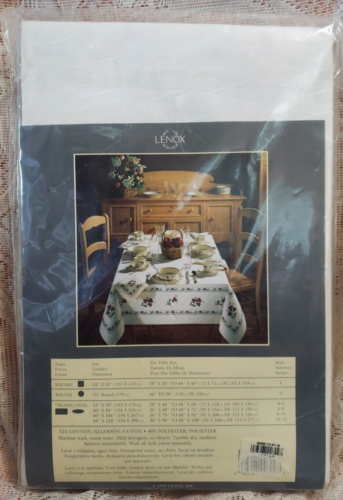 New NOS Vintage Lenox Linens Poppies on Blue Round 70" Table Cloth - Picture 3 of 5