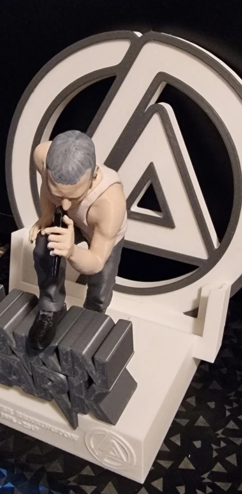 Linkin Park Chester Bennington Rock band Figurine Statuette 200mm with CD holder - Image 4 of 4