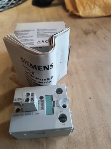 Siemens 3RF2030-1AA42 Semiconductor Relay - Picture 3 of 5