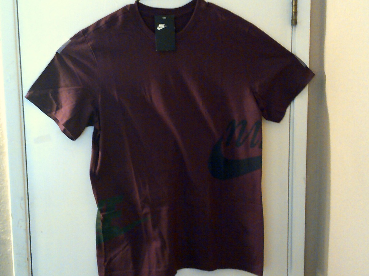 NEW NIKE SPORTSWEAR 