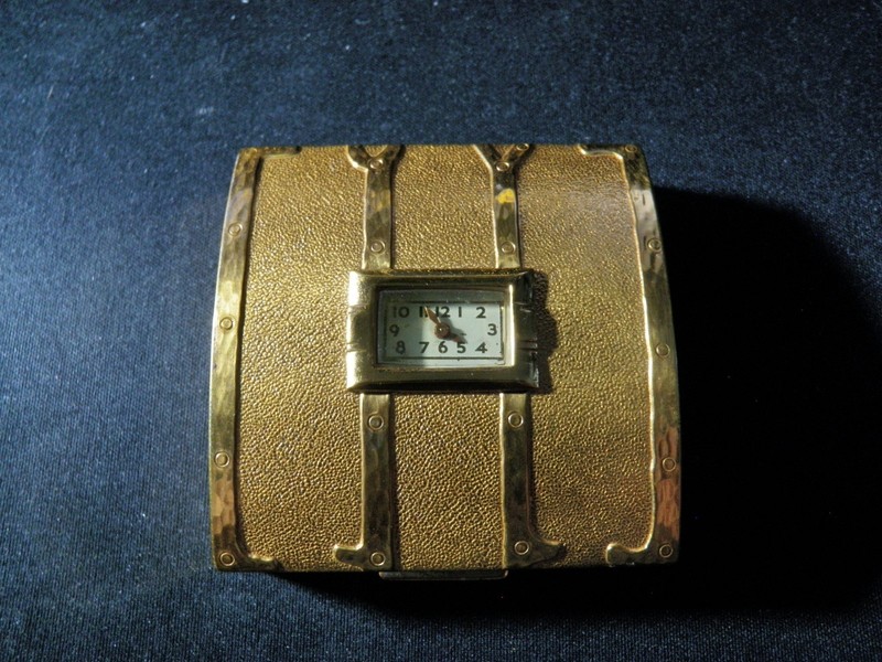 Rare 1940s Evans Steamer Trunk Compact w/powder puff and clock