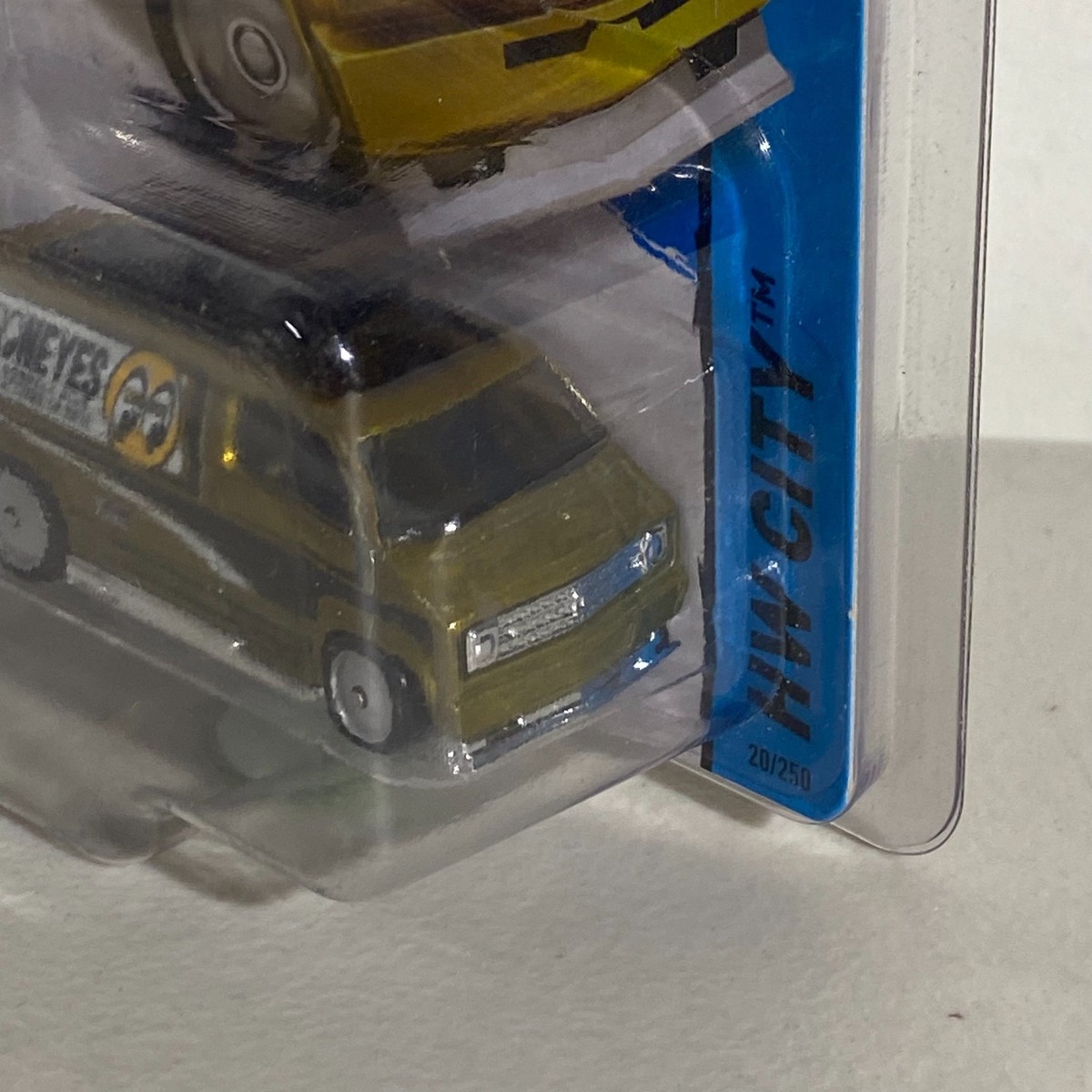 Hot Wheels Super Treasure Hunt Custom '77 Dodge Van Mooneyes