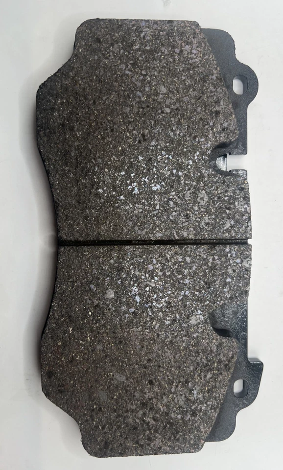 Juego de pastillas de freno delanteras de cerámica de carbono Aston Martin DB9/DBS Foto 3 de 4