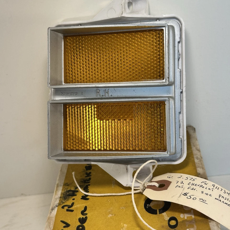 Vintage New OEM GM 911734 Side Marker Lamp Assembly Fits 72 Chevy Passenger RH - Image 3 of 4