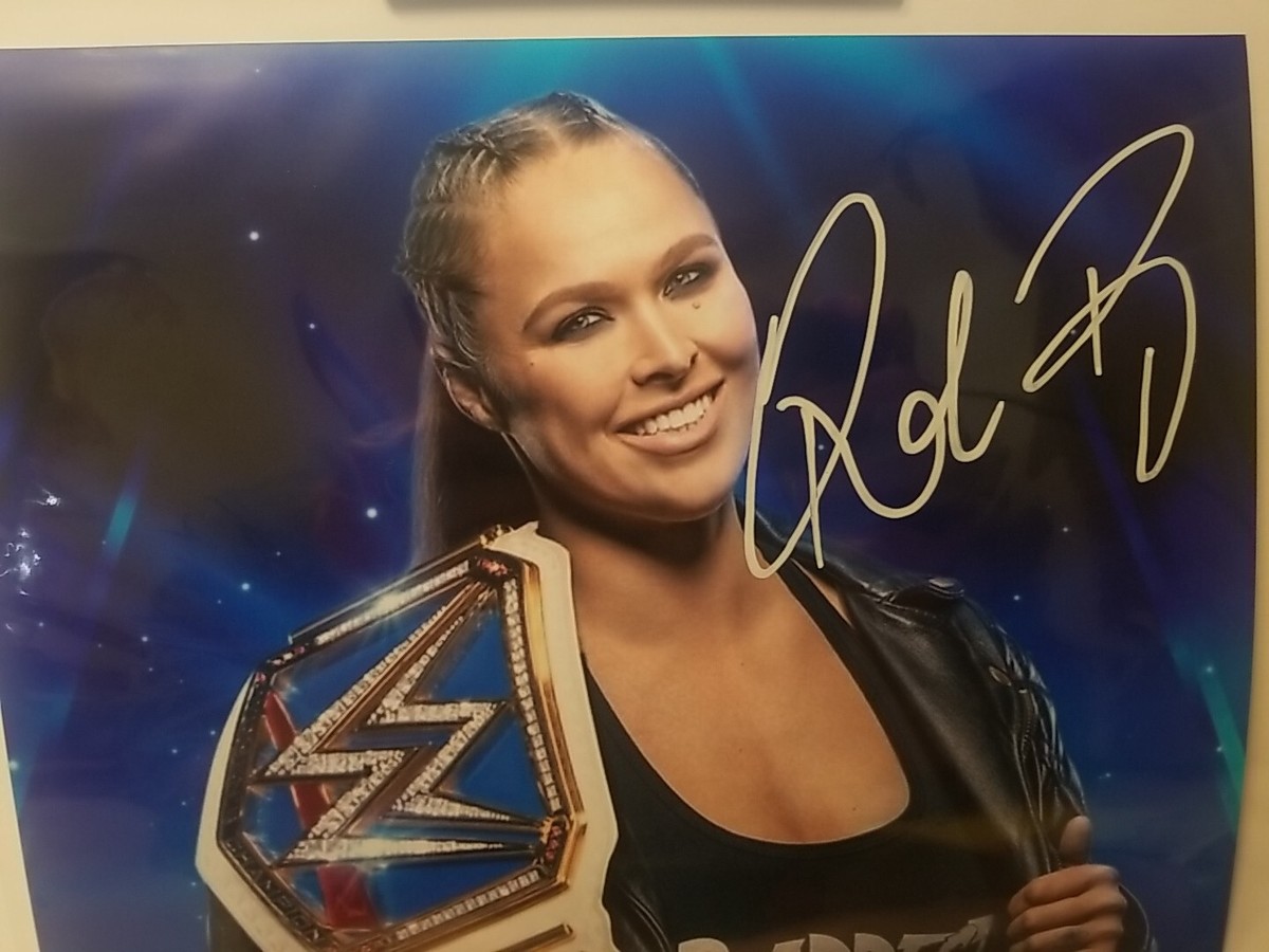 スポーツ選手 wwe autograph Ronda Rousey Wwe Signed 8x10 Authentic Autograph Ufc Womens