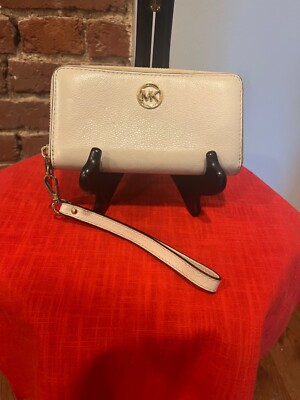 Amazon.com: Michael Kors Jet Set Travel Continental Zip  Michael Kors White Pebbled Leather Wallet display picture 1