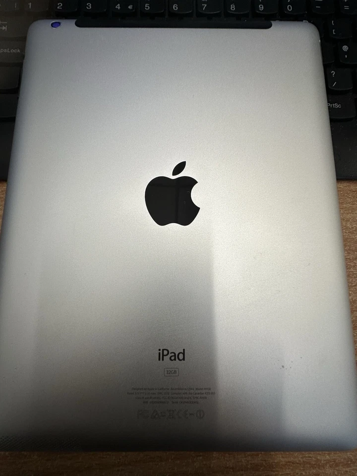 Apple iPad 4th Gen. 32GB, Wi-Fi, 9.7in - White - Image 2 of 4