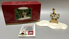 Hallmark 2000 Woodstock on Snoopy Doghouse Peanuts Keepsake Ornament Display NEW