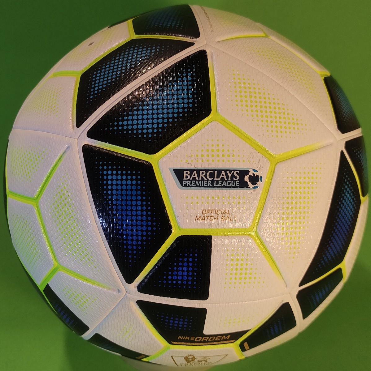 Nike Ordem サッカーボール　2014/2015 RARE NIKE ORDEM 2 2014/2015 WINTER OMB OFICCIAL MATCH BALL
