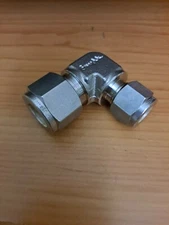 Swagelok SS-810-9-6    1/2" to 3/8" Elbow union 