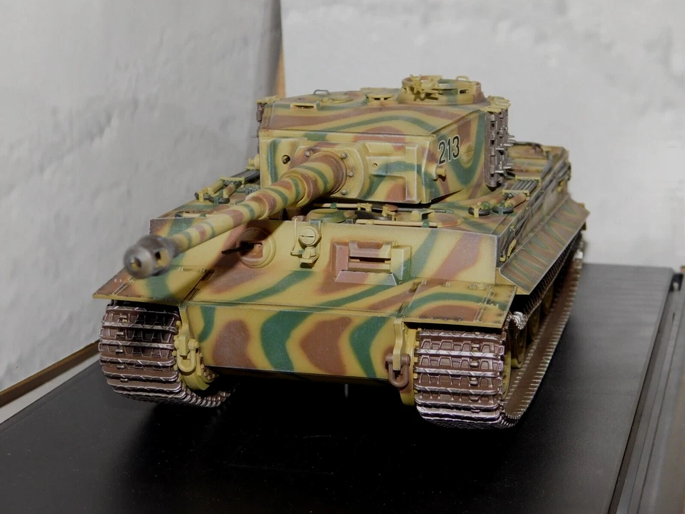 Sd.Kfz.181 Tiger I Ejército Alemán sPzAbt 301, #213 1945 ARMADURA DRAGÓN 61020 1:35 Foto 3 de 4