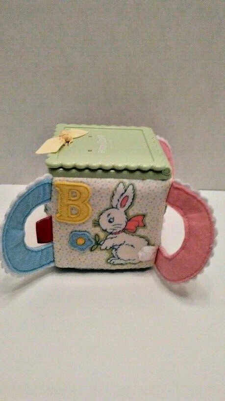 Curva de aprendizaje Amy Coe ABC Pop Up Bunny Rattle Foto 2 de 4