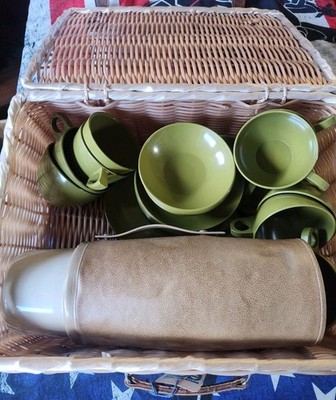 Vtg 1970s Allied Chemical Avocado Green Melamine Picnic Basket Set 27 Pc Thermos