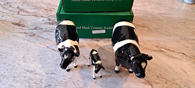 Beswick Friesen Rinder Figuren 3 Stück Kuh, Stier und Kalb mit Boxen