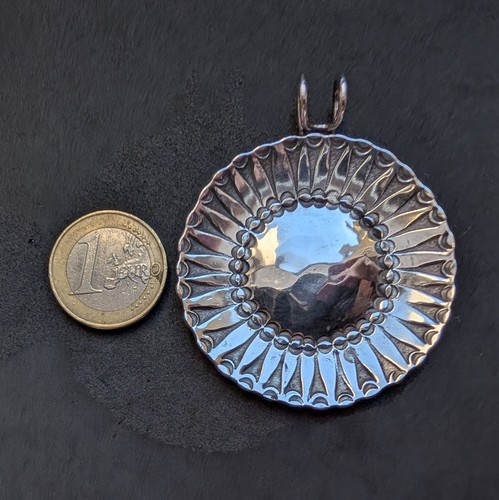 Colgante de diseño vintage plata de ley 925 redondo trabajo de forja en plata - Imagen 2 de 8