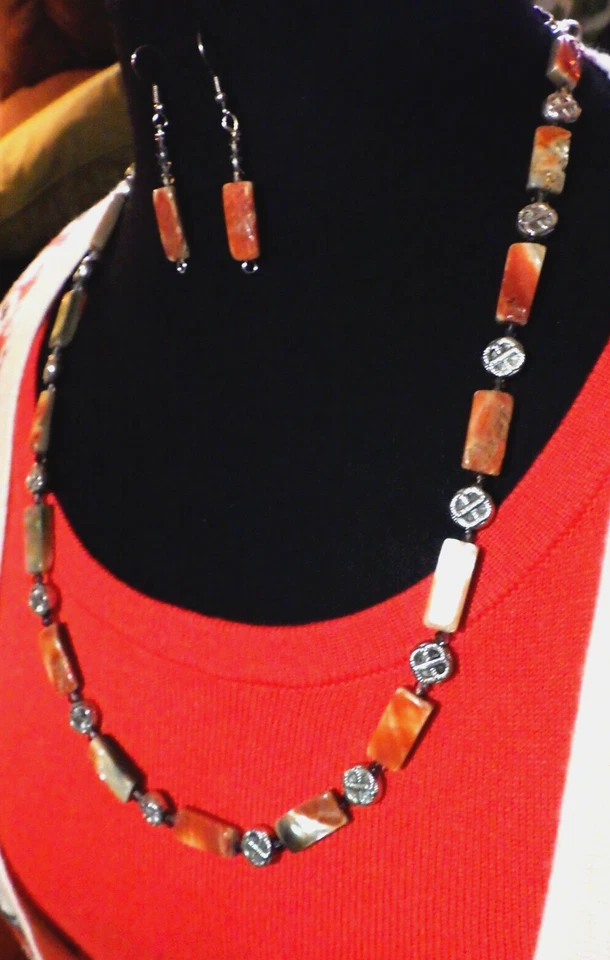 Juego de collar de concha de abulón de colección recuperado 'gemas orgánicas' naranja coral plata oscura Foto 2 de 4