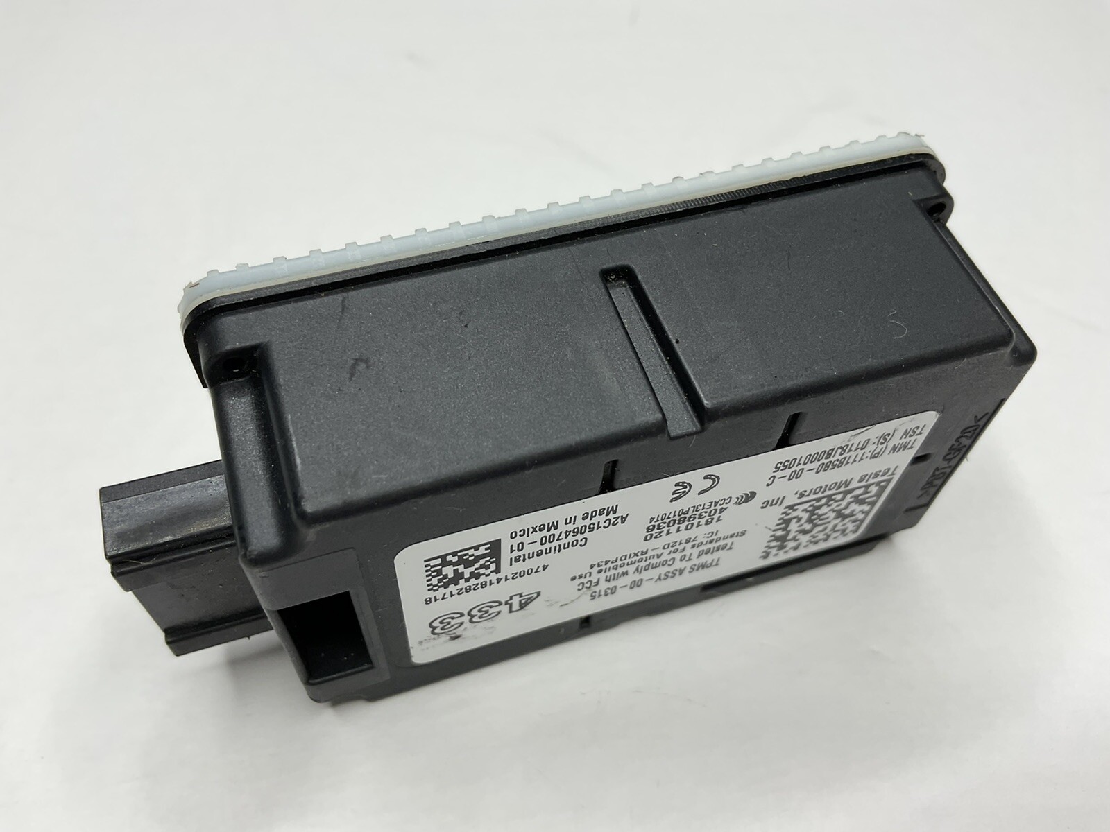 Tesla Model 3 Tire Pressure Monitoring Module Unit 111858000C GENUINE