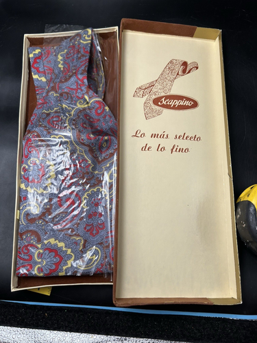 Vintage 1970s Red Yel. Gray Paisley Silk Ascot Cravat Tie NOS in Box Italy 46x5" - Picture 9 of 9