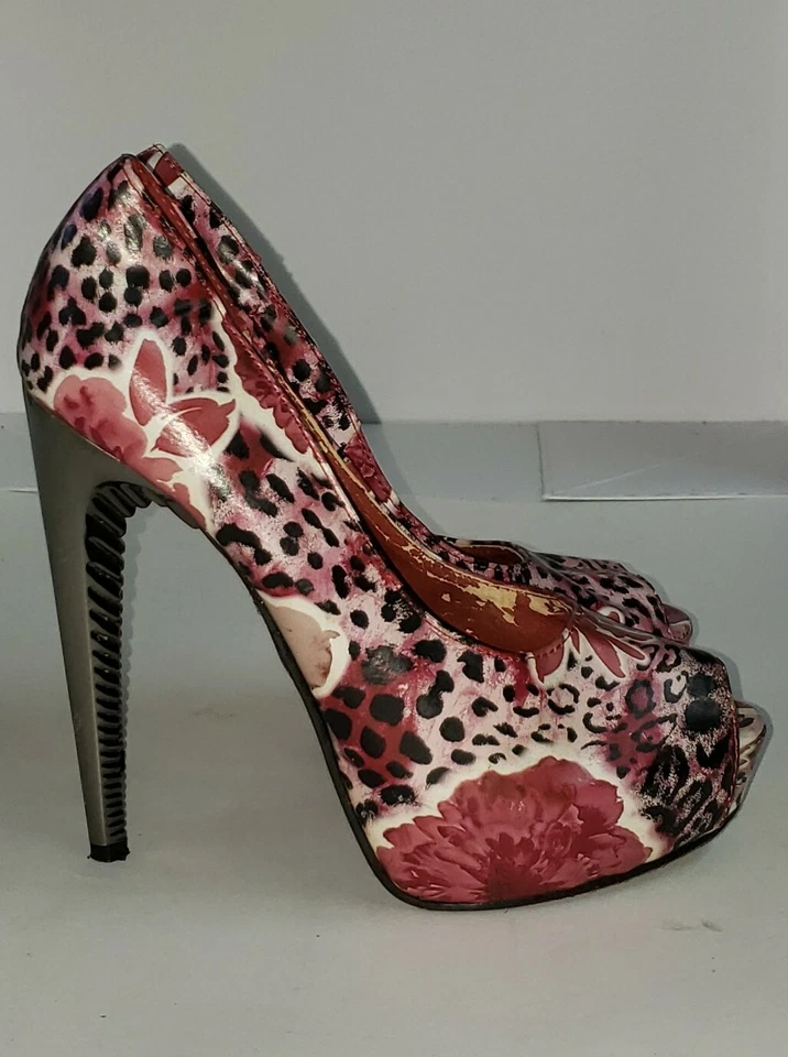 Sz 6 Red Kiss, Classic Cheeta Print and Floral Peep-Toe Heels - Image 4 of 4