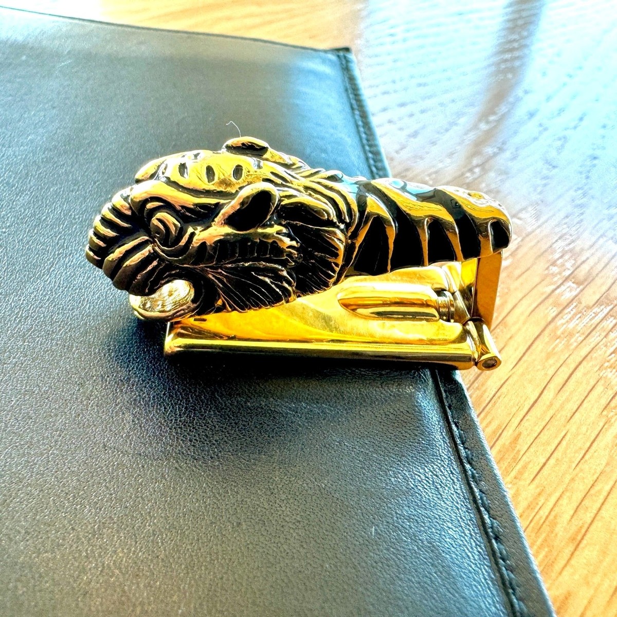 Vintage Gucci Tiger Head Black Leather Bi-Fold Wallet - Rare Vintage Gucci Tiger Head Black Leather Bi-Fold Wallet - Rare