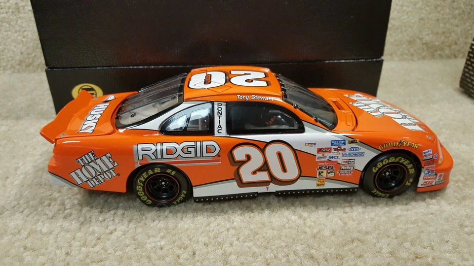 Tony Stewart Rookie 1999 Action Elite 1:24 Home Depot No Stripes #200 of 1000 - Image 4 of 4