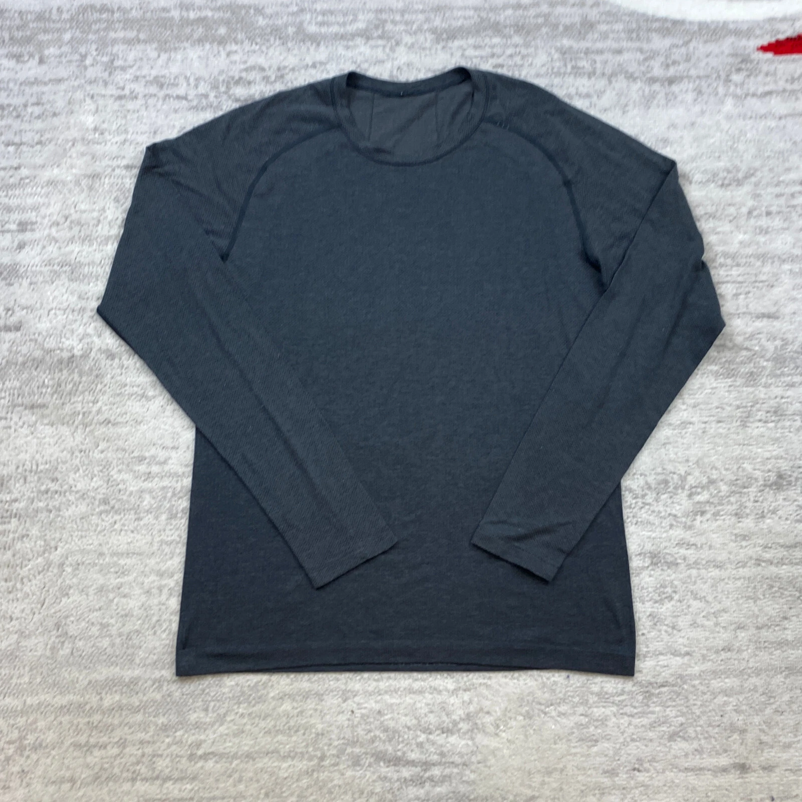 Lululemon Metal Vent Shirt Medium Gray Long Sleeve Hiker Trail Climb Casual Mens
